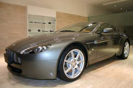 Aston Martin V8 Vantage in Dubai