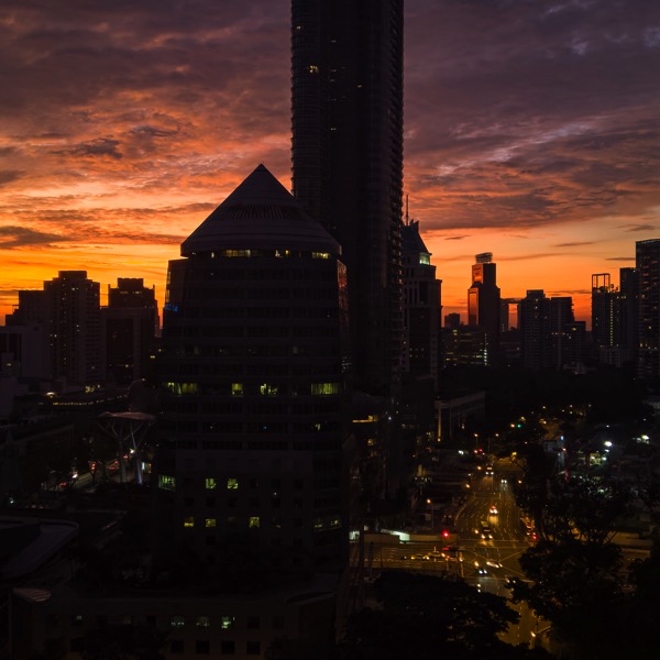 Light L16 WDR photo of Singapore at Sunrise