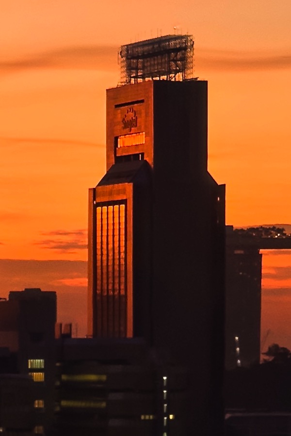 Crop of SingTel building captured with Light L16